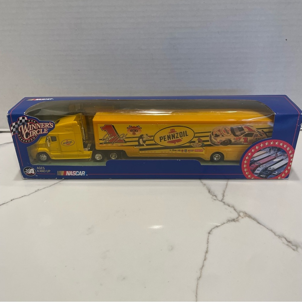 Steve Park #1 Pennzoil Looney Tunes 2001 NASCAR Winner's Circle 1:64 DieCast